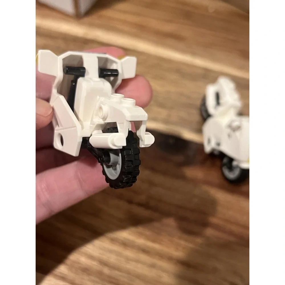 3 LEGO Motorcycle Police white for minifigures (1‎ Missing Lights)  EUC See Pics